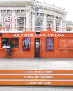 Revolvers aperol piazza vienna 1