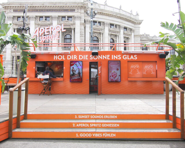 Revolvers aperol piazza vienna 1